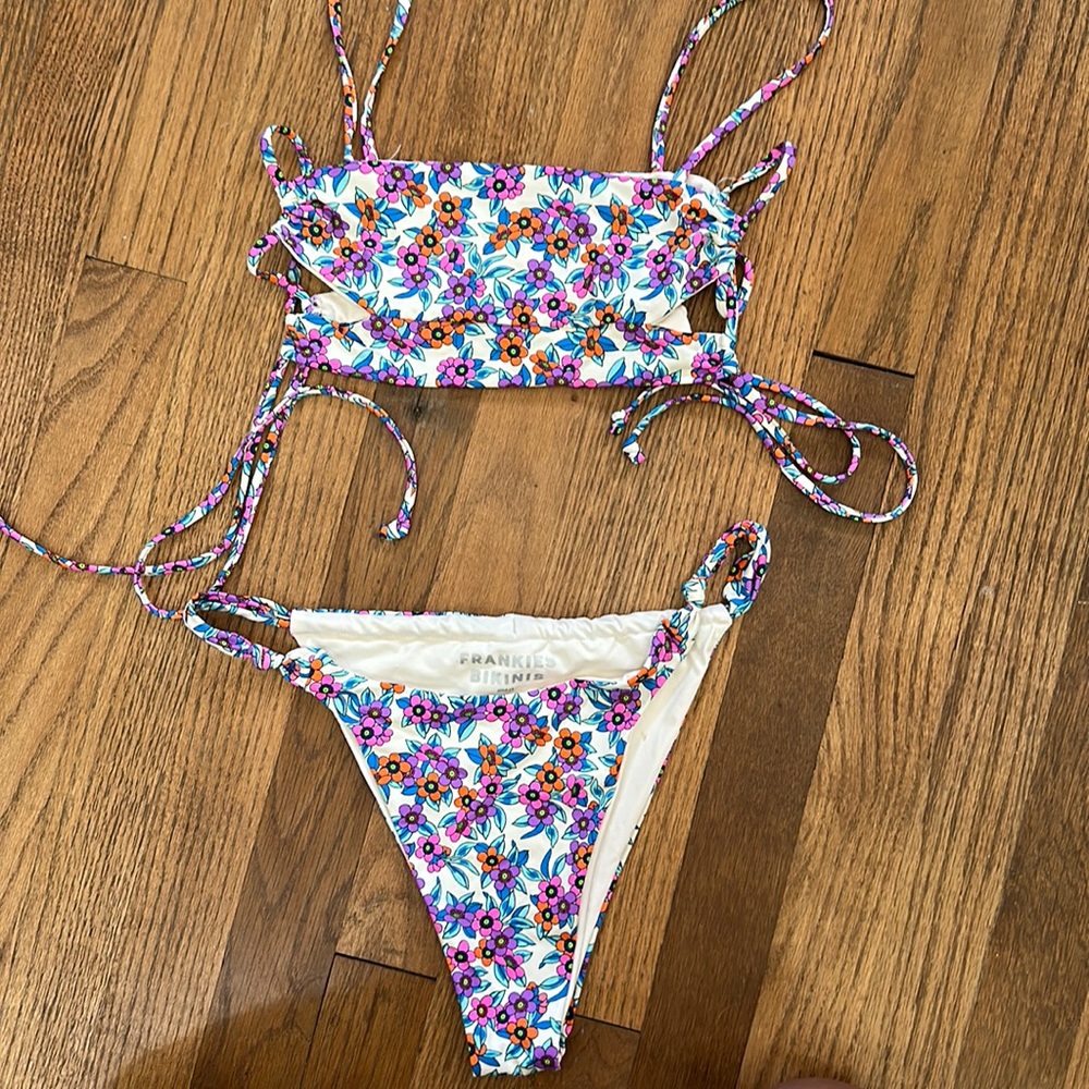 Frankie’s Bikini Floral Top